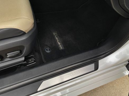 Used 2019 Lexus ES 350 w/ Premium Package FWD image 14