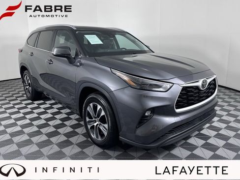 Used 2024 Toyota Highlander XLE image 1