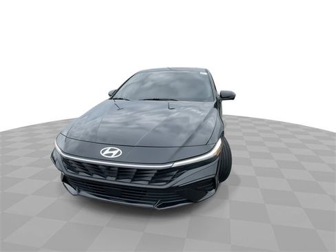 Used 2024 Hyundai Elantra Limited image 4