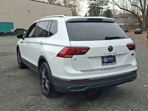Certified 2024 Volkswagen Tiguan SE image 8