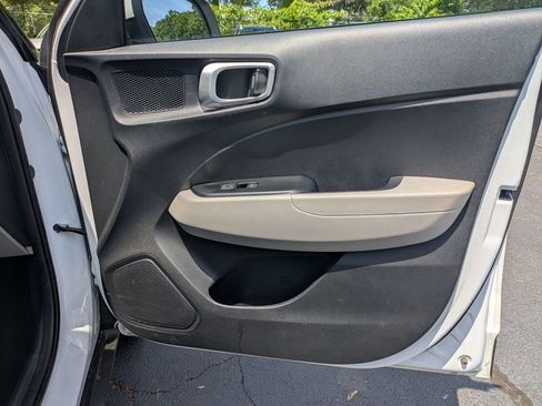 Used 2025 Hyundai Venue SEL FWD image 27
