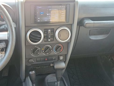 Used 2009 Jeep Wrangler Unlimited Sahara w/ Dual Top Group AWD/4WD image 11