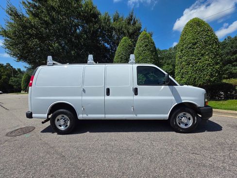 Used 2018 Chevrolet Express 2500 w/ Driver Convenience Package image 6
