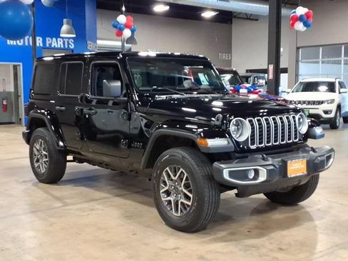 Used 2026 Jeep Wrangler Unlimited Sahara AWD/4WD image 4