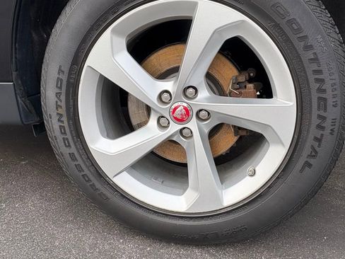 Used 2019 Jaguar F-PACE Premium image 9