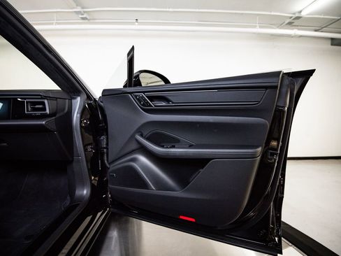 Certified 2025 Porsche Macan Turbo Electric image 28