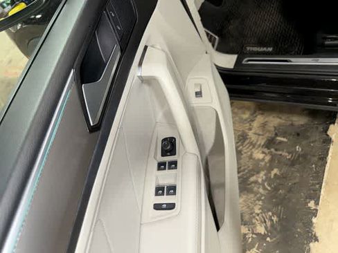Used 2022 Volkswagen Tiguan SE R-Line AWD/4WD image 22