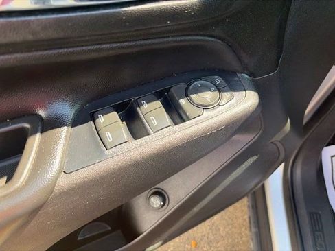 Used 2019 Chevrolet Equinox LT w/ Driver Convenience Package FWD image 14