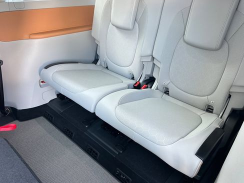 New 2025 Volkswagen ID. Buzz Pro S Plus image 13