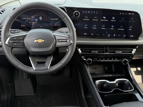 New 2026 Chevrolet Traverse LT image 11