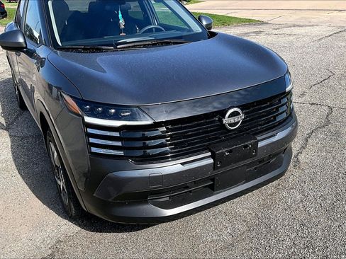 Used 2025 Nissan Kicks SV FWD image 3