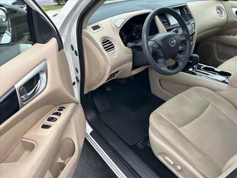 Used 2017 Nissan Pathfinder SV FWD image 9