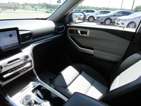 Used 2024 Ford Explorer XLT w/ Equipment Group 202A AWD/4WD image 25