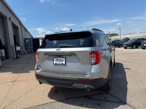 Used 2024 Ford Explorer XLT w/ Equipment Group 202A AWD/4WD image 4