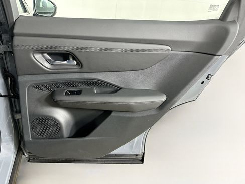 Used 2023 Nissan Ariya FWD image 30