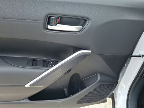 Used 2023 Toyota Corolla Cross XLE image 12