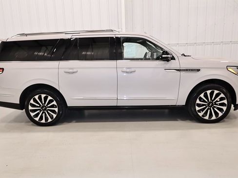 Used 2024 Lincoln Navigator L Reserve AWD/4WD image 2