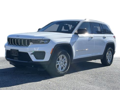 Used 2023 Jeep Grand Cherokee Laredo image 18