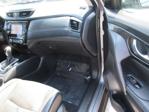 Used 2018 Nissan Rogue SL w/ Premium Package AWD/4WD image 19