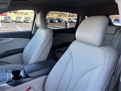 Used 2019 Lincoln Nautilus FWD image 9