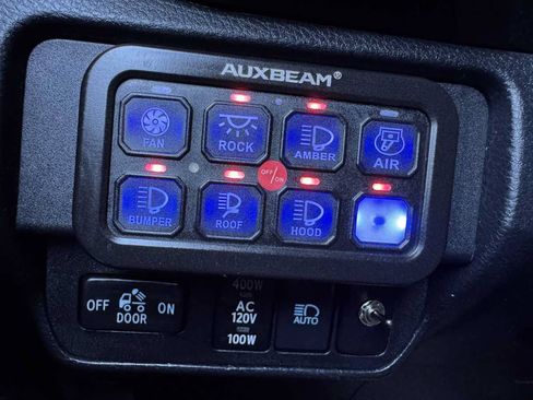 Used 2018 Toyota Tacoma TRD Off-Road w/ Technology Package AWD/4WD image 38