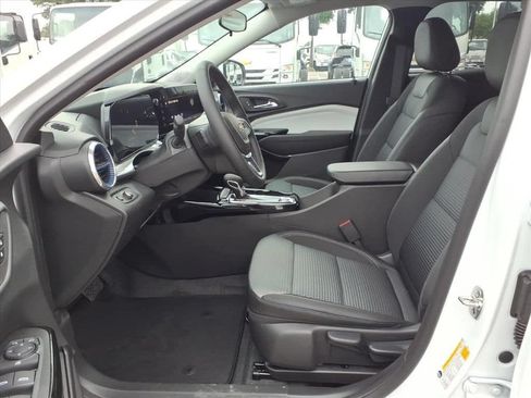 New 2026 Chevrolet Trax LT w/ LT Convenience Package FWD image 16
