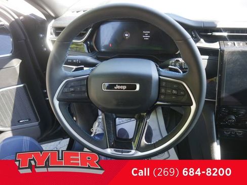 Used 2022 Jeep Grand Cherokee Trailhawk AWD/4WD image 30