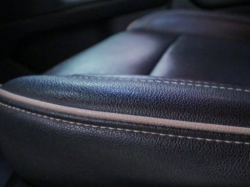 Used 2021 GMC Yukon SLT w/ SLT Premium Package image 14