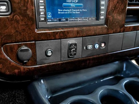 Used 2011 Chevrolet Express 1500 image 24