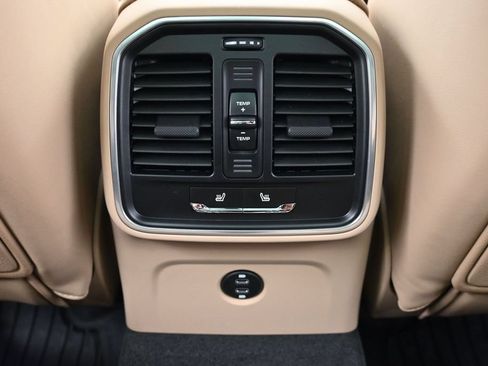 Certified 2026 Porsche Macan AWD/4WD image 8