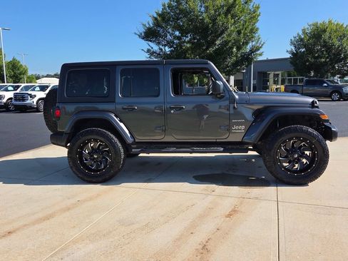 Used 2019 Jeep Wrangler Unlimited Sahara AWD/4WD image 11