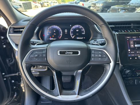 Used 2022 Jeep Grand Cherokee L Laredo w/ Luxury Tech Group I RWD image 23