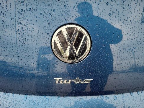 Used 2018 Volkswagen Beetle S image 10