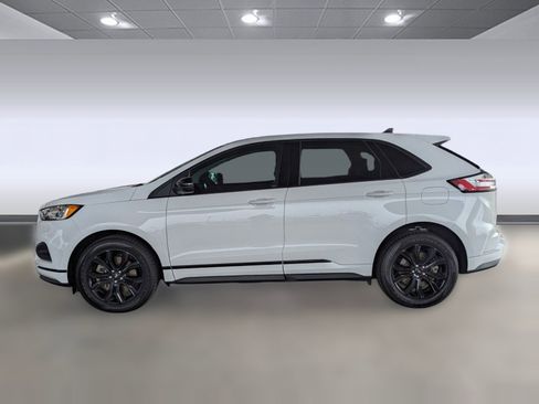 Certified 2022 Ford Edge SE w/ Black Appearance Package image 2