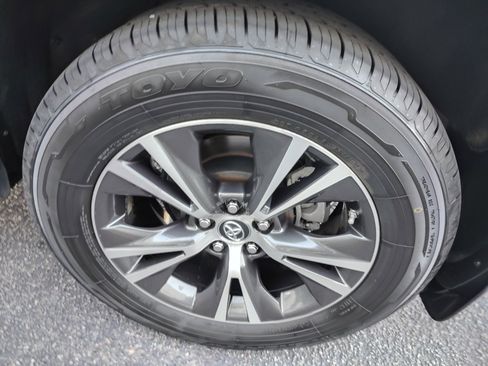Used 2019 Toyota Highlander LE image 6