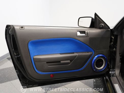 Used 2005 Ford Mustang GT RWD image 38