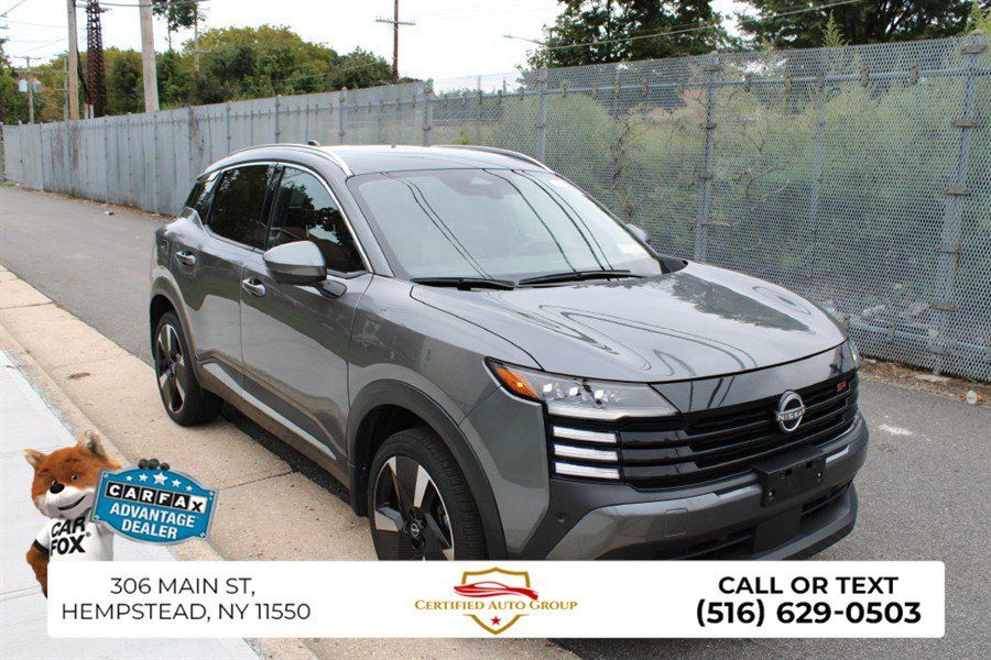 Used 2025 Nissan Kicks SR w/ Illumination Package FWD image 4