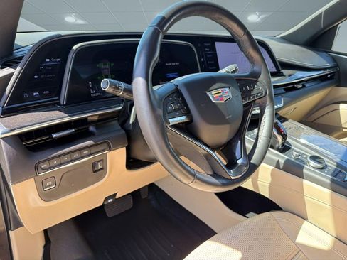 Used 2022 Cadillac Escalade Premium Luxury image 4