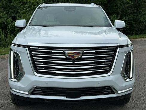 Used 2026 Cadillac Escalade ESV Platinum Luxury AWD/4WD image 13