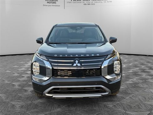New 2026 Mitsubishi Outlander SE image 2
