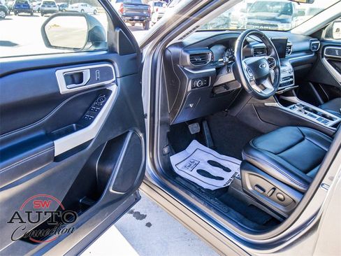 Used 2024 Ford Explorer XLT w/ Equipment Group 202A image 23