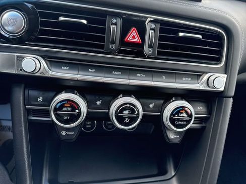 Used 2023 Genesis G70 2.0T image 16
