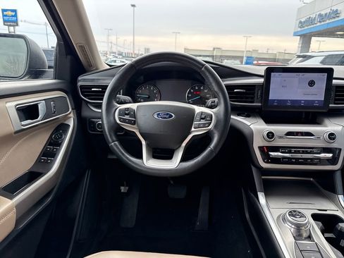 Used 2023 Ford Explorer XLT w/ Equipment Group 202A image 17