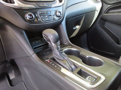 Used 2023 Chevrolet Equinox LT w/ Driver Convenience Package image 19