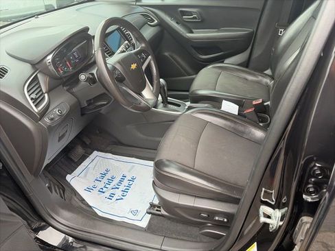 Used 2019 Chevrolet Trax LT w/ LT Convenience Package image 9