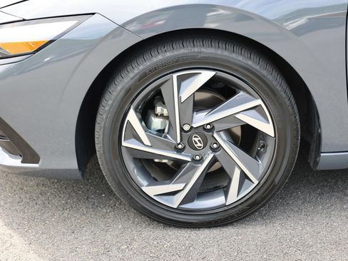 Certified 2025 Hyundai Elantra SEL FWD image 9