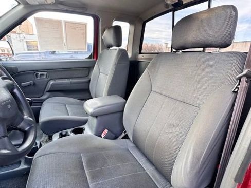 Used 2001 Nissan Frontier XE image 16
