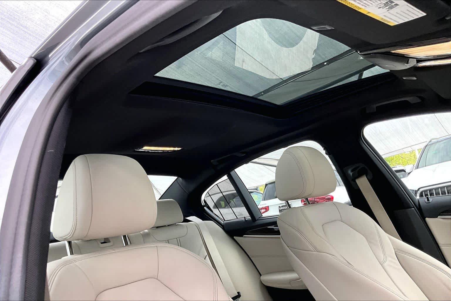 Used 2019 BMW 530i w/ Convenience Package RWD image 14