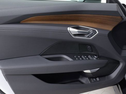 Used 2023 Audi e-tron GT Premium Plus image 28