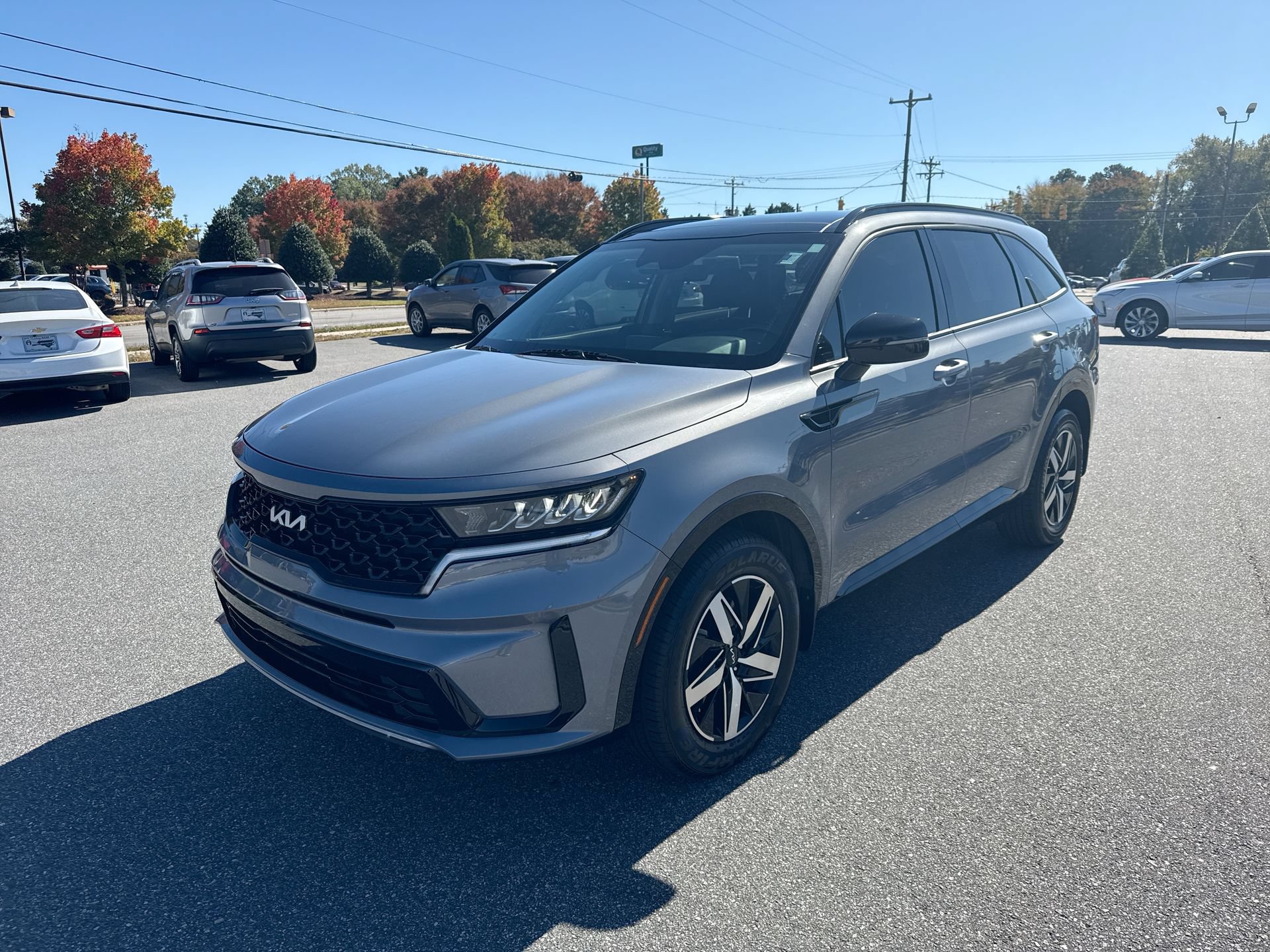 Used 2023 Kia Sorento S w/ Panoramic Sunroof Package FWD image 3